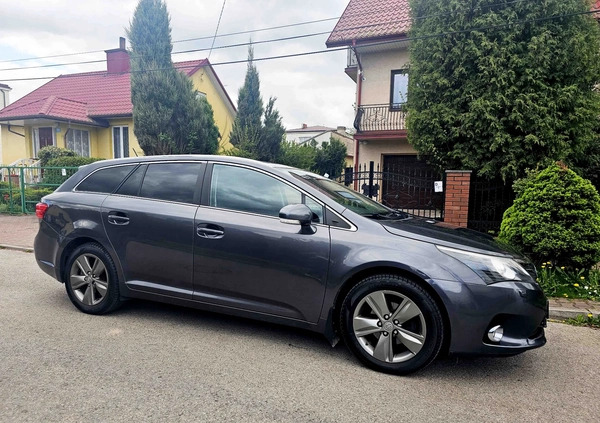 Toyota Avensis cena 46999 przebieg: 228000, rok produkcji 2014 z Ozimek małe 352